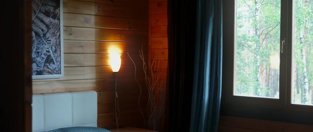 elegancka narzuta na łóżku