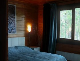 elegancka narzuta na łóżku